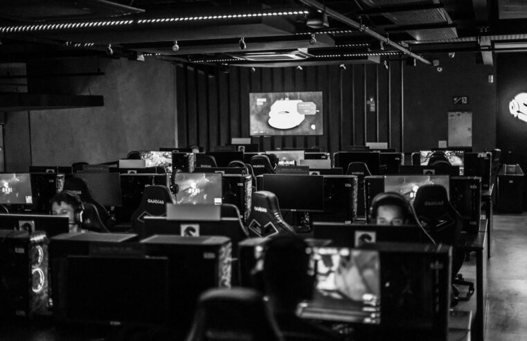 Cenário de esports no Brasil ganha força em 2026 com expansão de torneios presenciais e investimentos globais